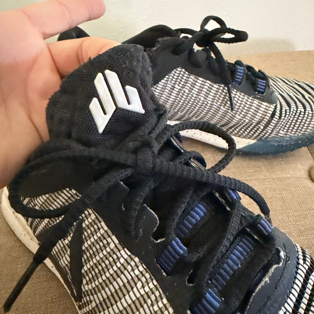 Reebok Kids Black & White JJ Watt II low Sneakers size 5 youth - Picture 9 of 9